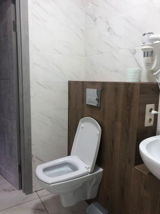 Apartment On Zarwanska Street Kamyanets-Podilski Dış mekan fotoğraf